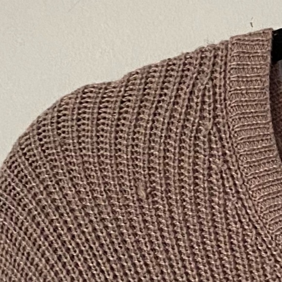 American Eagle embroidered sleeve sweater - Picture 3 of 3